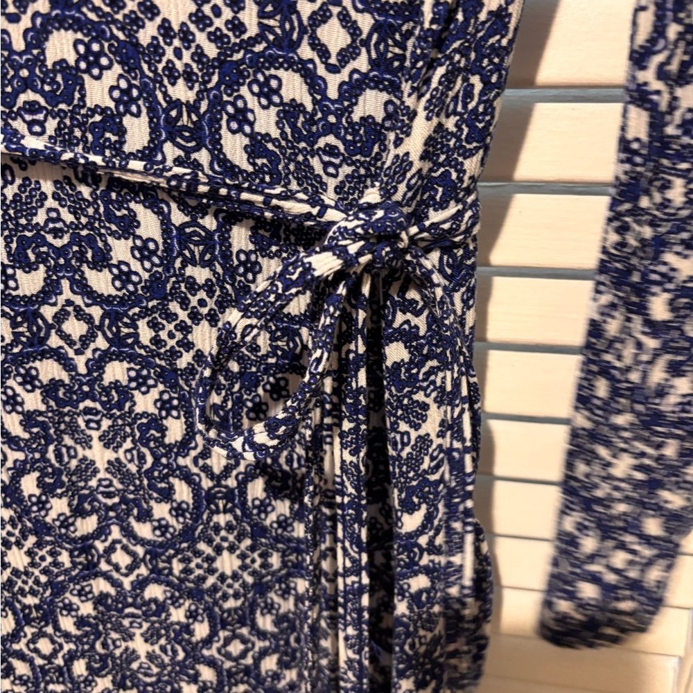 Stretchy Blue & White Printed Women's Dress with bell sleeves & tie - Picture 4 of 8